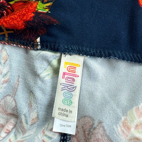 RARE NEW Lu Laroe Dream Catcher Floral & Feather Leggings - Picture 2 of 2